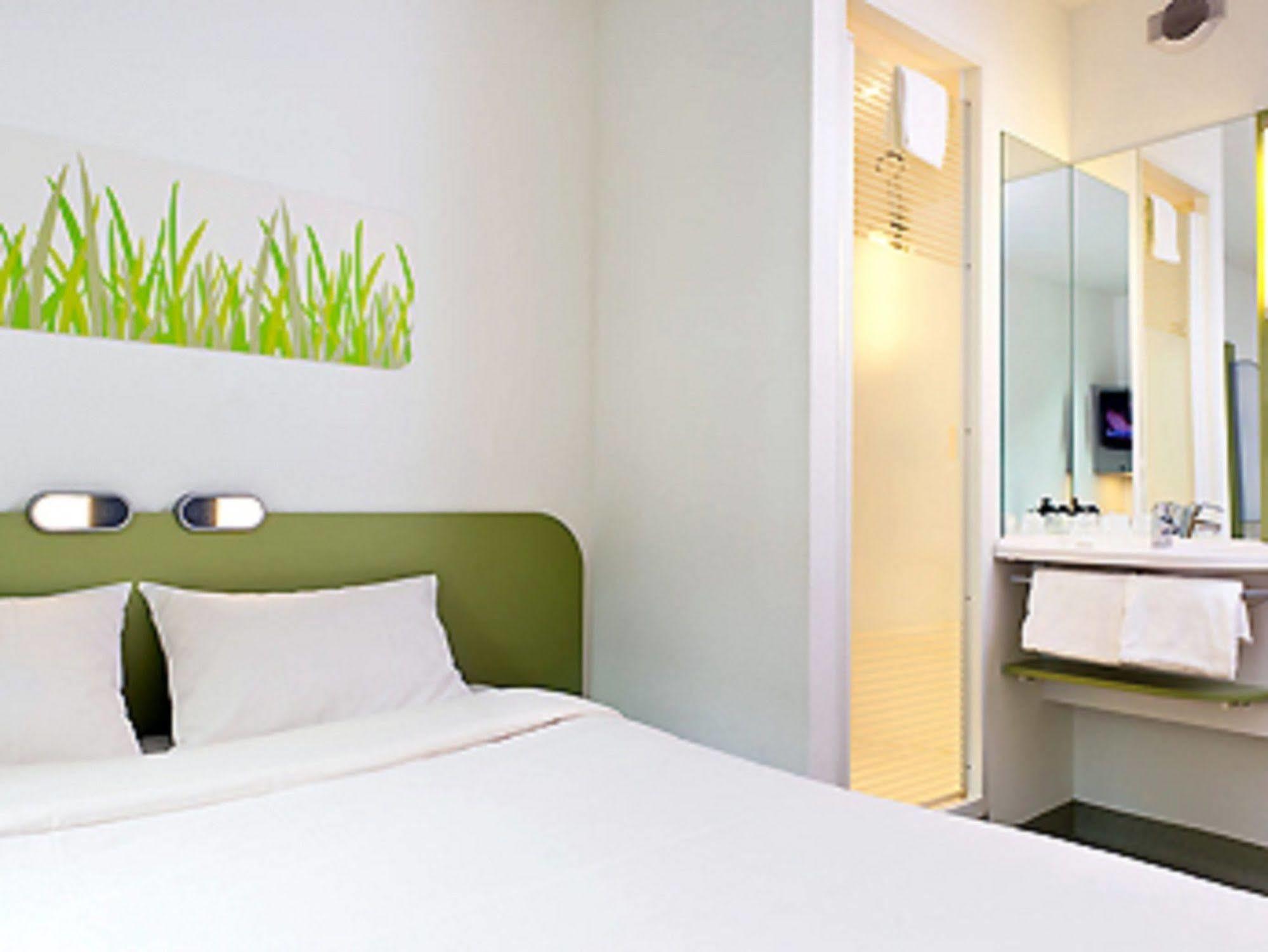 Ibis Budget Brignoles Provence Esterno foto