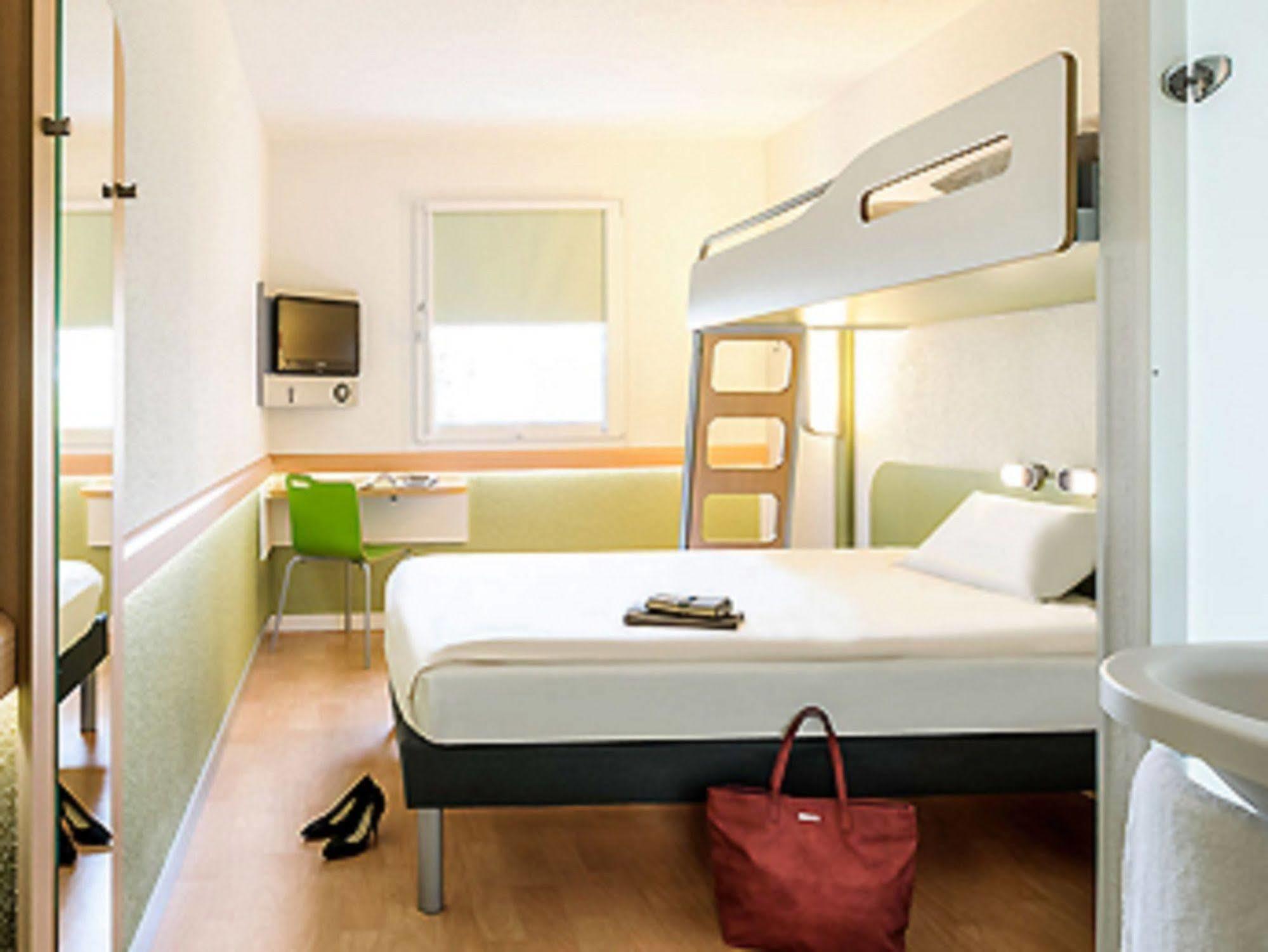 Ibis Budget Brignoles Provence Esterno foto