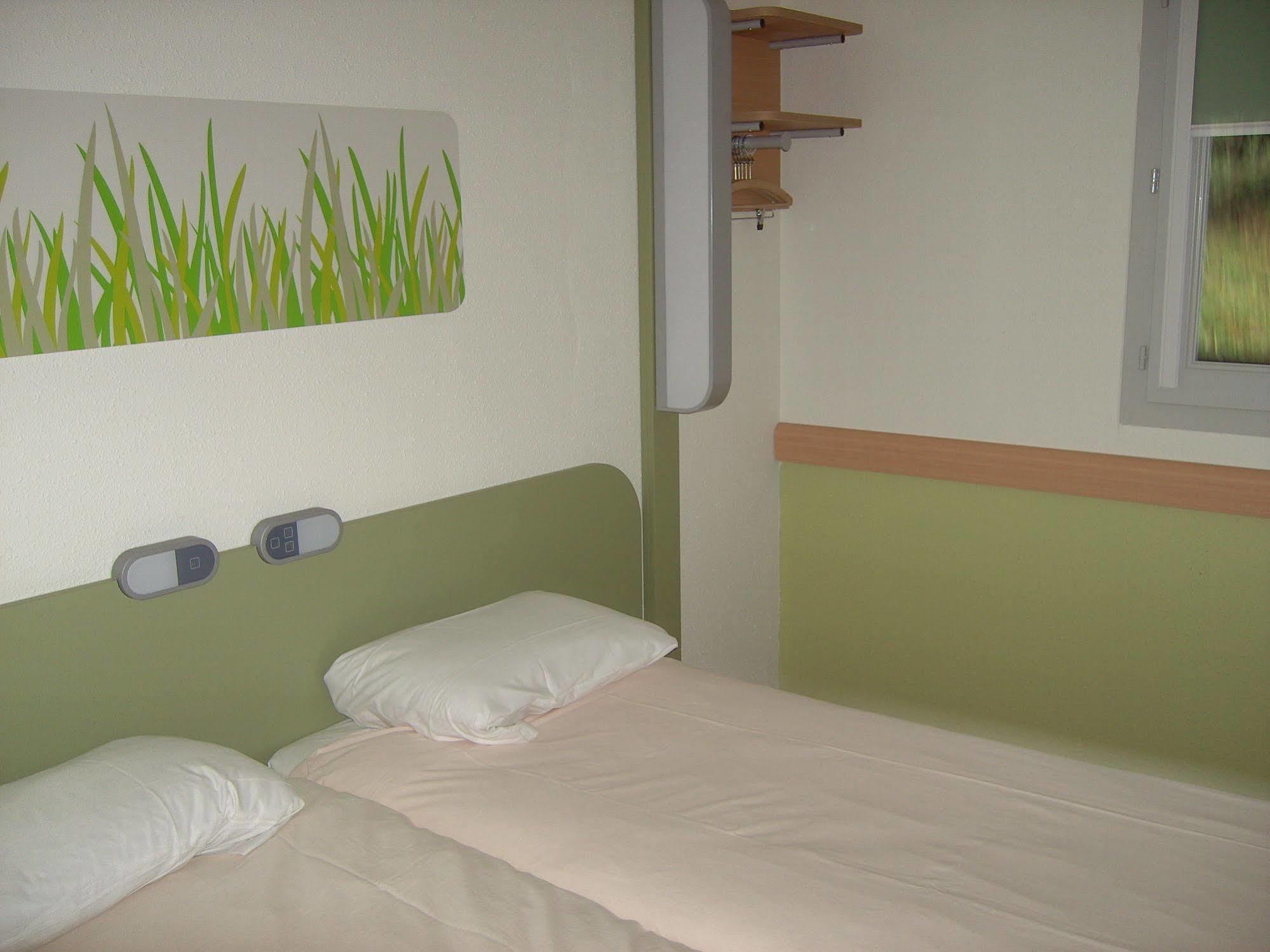Ibis Budget Brignoles Provence Esterno foto